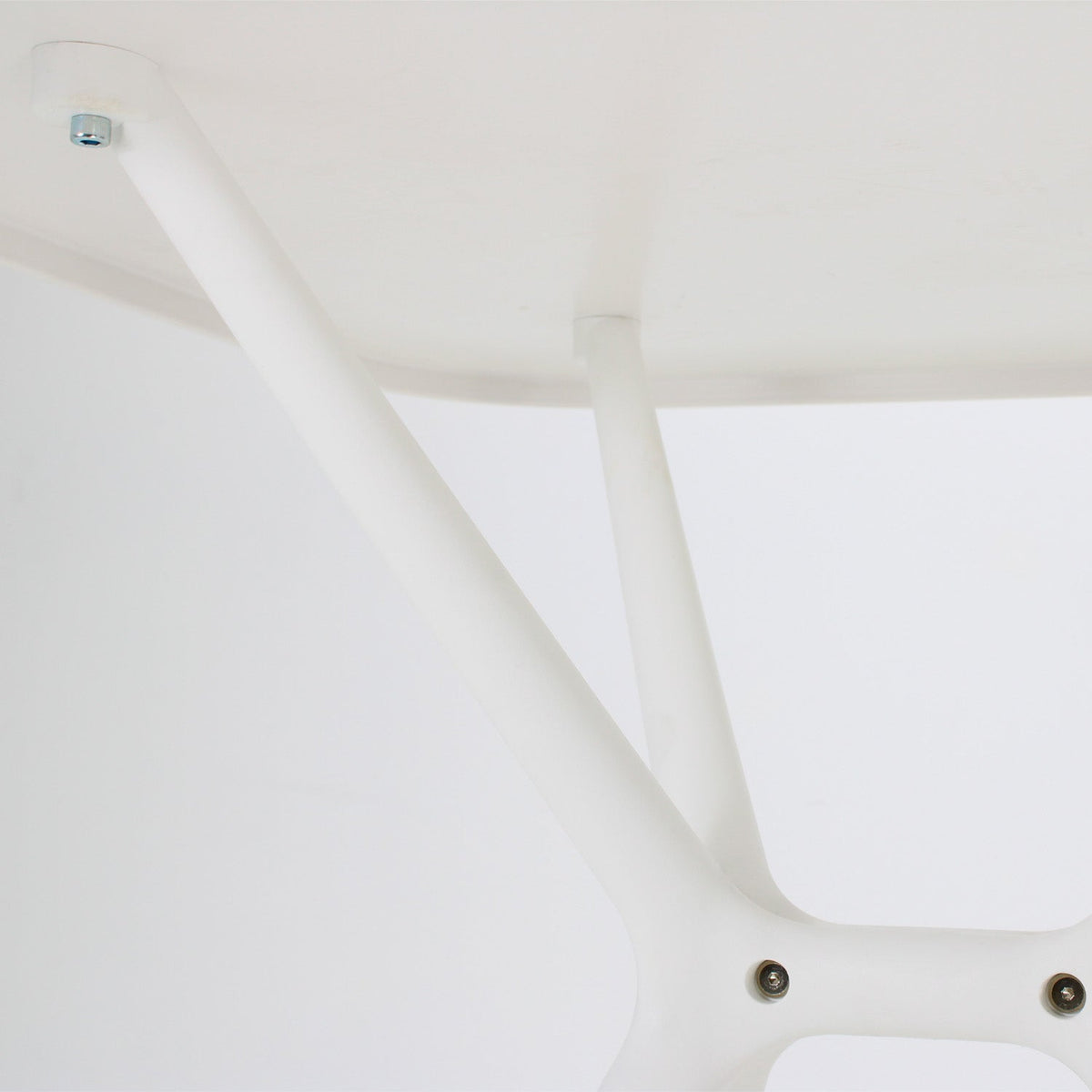 Mesa Lodi en blanco, detalle del acabado
