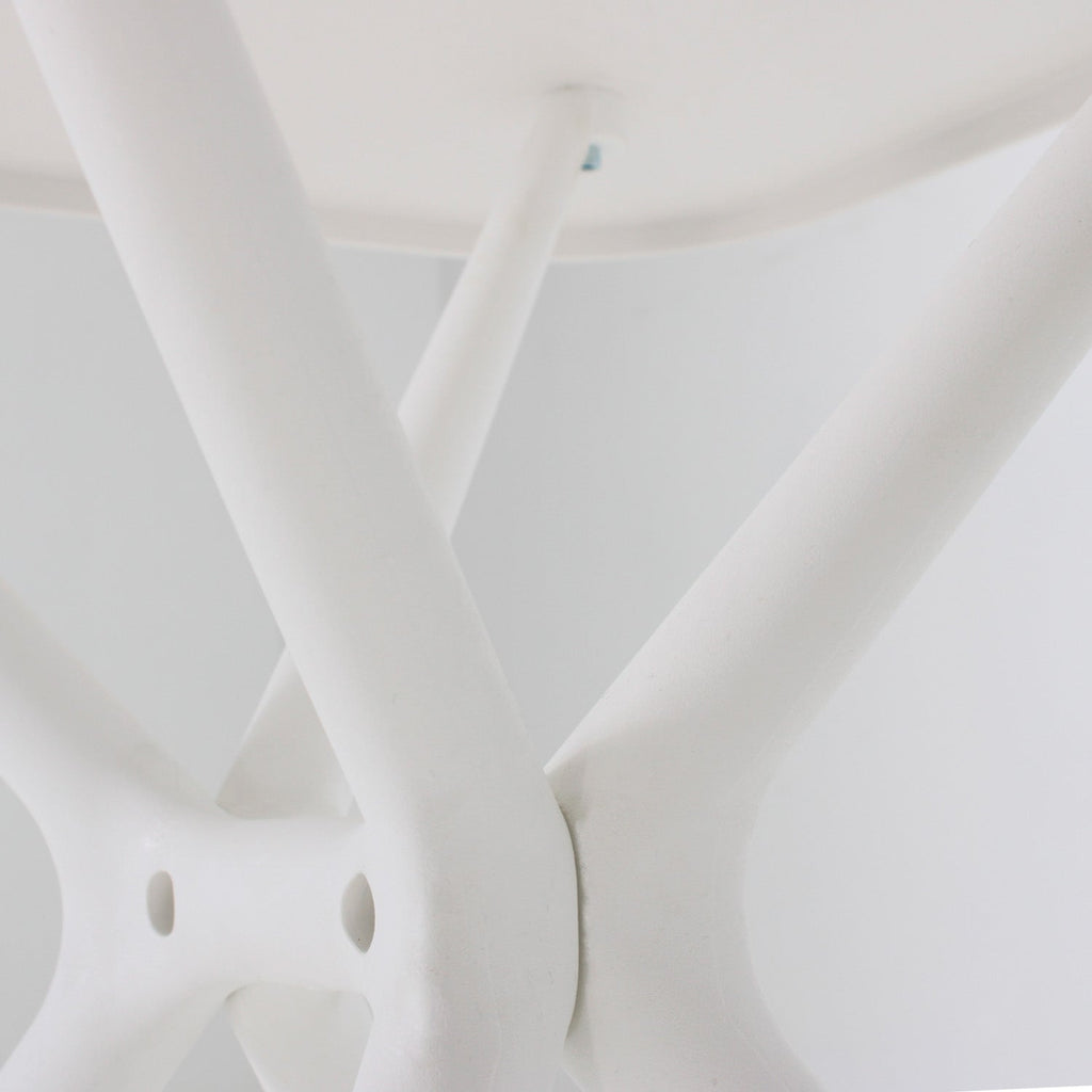 Mesa Lodi en blanco, detalle del acabado 3